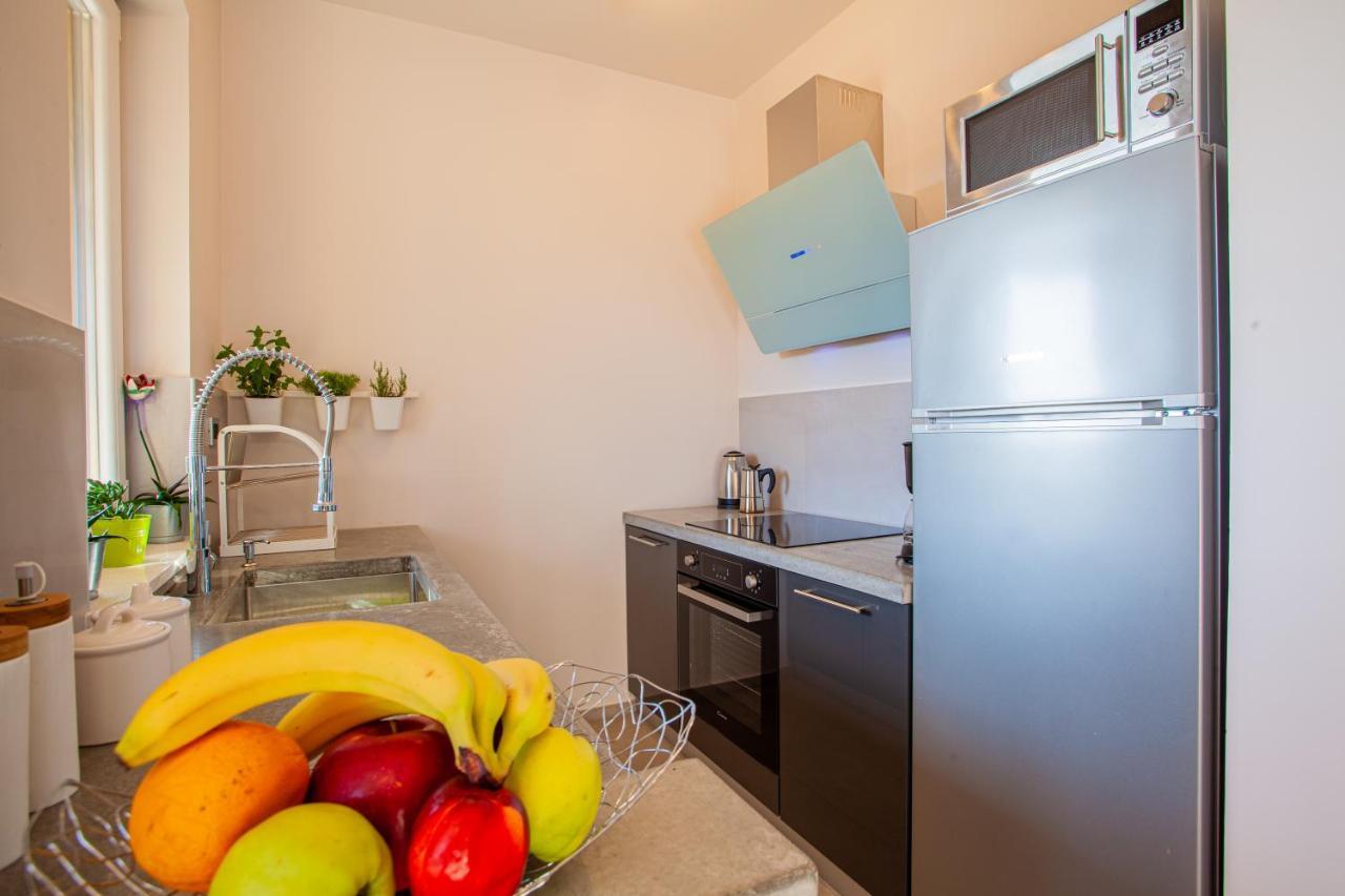 Apartment Leni Cres Exterior photo