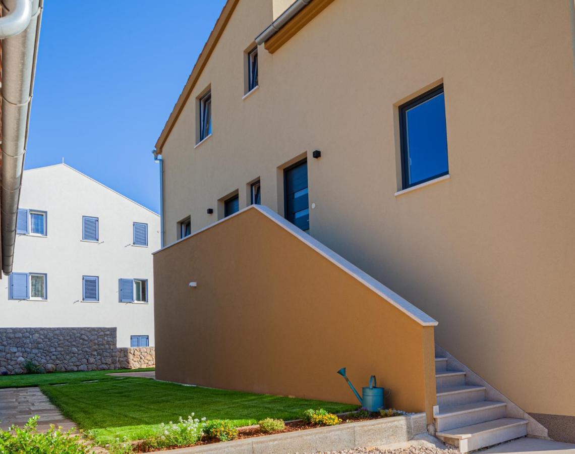 Apartment Leni Cres Exterior photo
